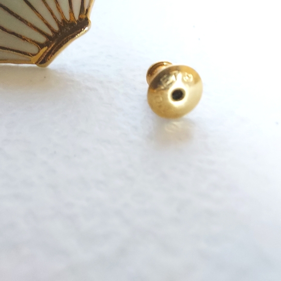 Vintage Monet Gold Trim Enamel Sea Shell Clip On Earrings From 1980’s - Picture 2 of 6